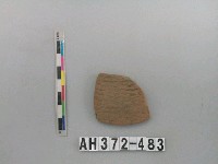 藏品(灰褐色細砂陶片)的圖片